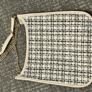 Elegant Plaid Shoulder Bag with Gold Chain